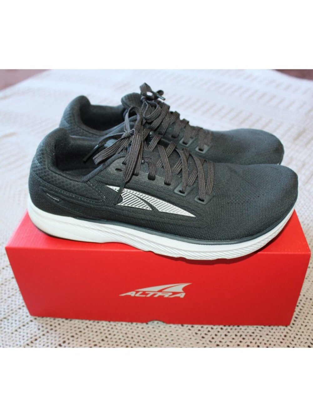 Altra Escalante 3 Men’s Black/White Athletic Sneakers Running Size 9 US New Box